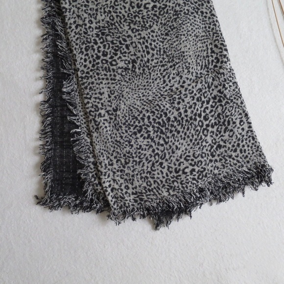 Leopard Print Winter Scarf - Picture 2 of 8